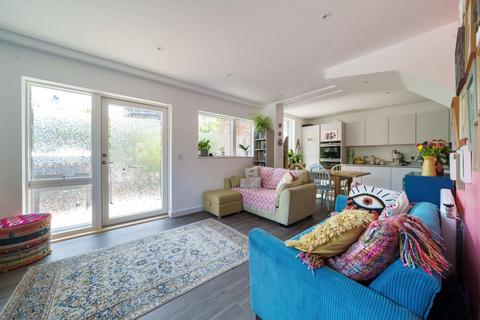 1 Whelan Road, Acton, London, W3 8UG