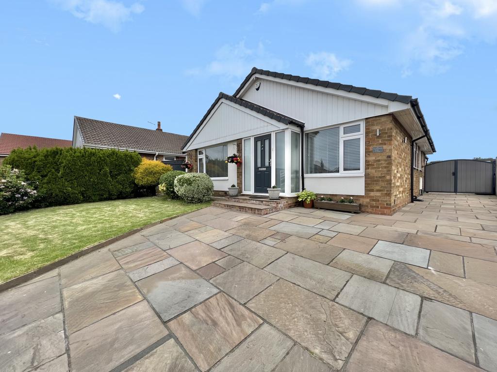 Derwent Avenue, Garforth 3 bed detached bungalow £425,000
