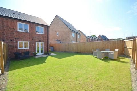 3 bedroom semi-detached house for sale, Strawberry Way, Mirfield, WF14