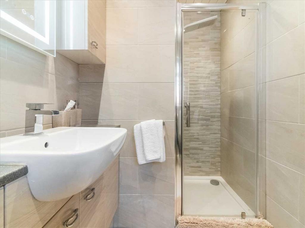 En-Suite (2)