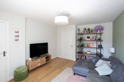 24 Wright Close, Bushey, WD23 2FH