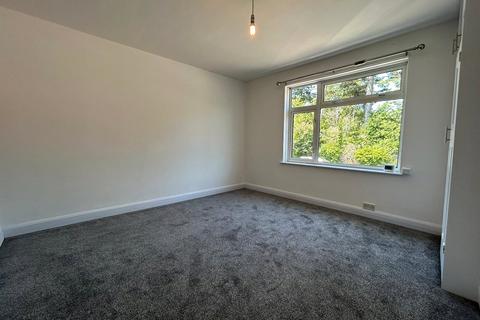 2 bedroom maisonette to rent, London Road, Binfield, Bracknell, Berkshire, RG42