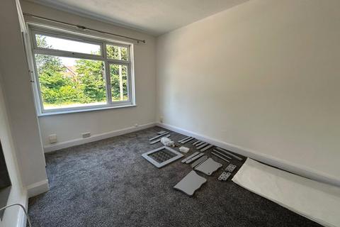 2 bedroom maisonette to rent, London Road, Binfield, Bracknell, Berkshire, RG42