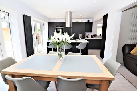 17 Apsley Crescent, Poole, BH17 7LX