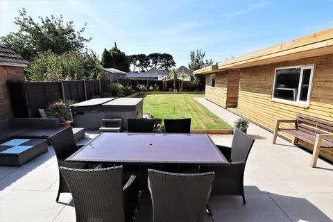 17 Apsley Crescent, Poole, BH17 7LX
