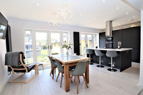 17 Apsley Crescent, Poole, BH17 7LX