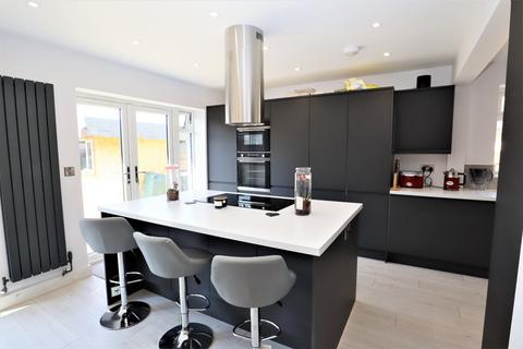 17 Apsley Crescent, Poole, BH17 7LX