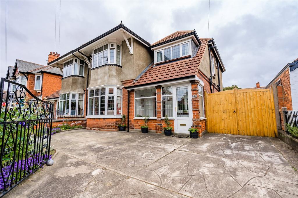 Queens Parade, CLEETHORPES, Lincolnshire, DN35 3 bed semidetached