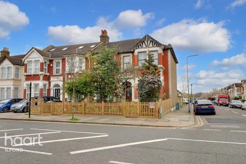 4 bedroom semi-detached house for sale, The Drive, Ilford