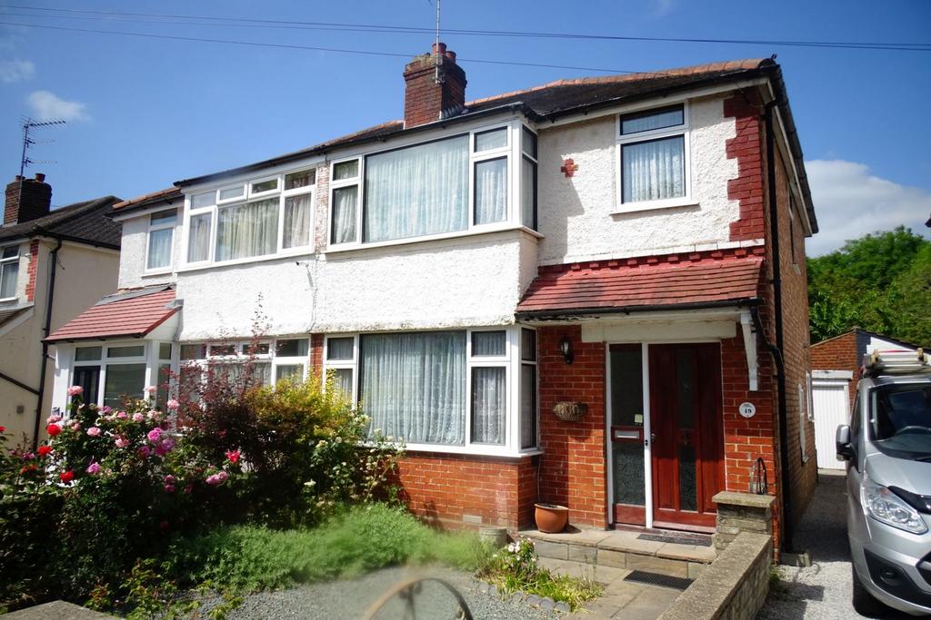 Petersfield Road, StainesuponThames, TW18 3 bed semidetached house