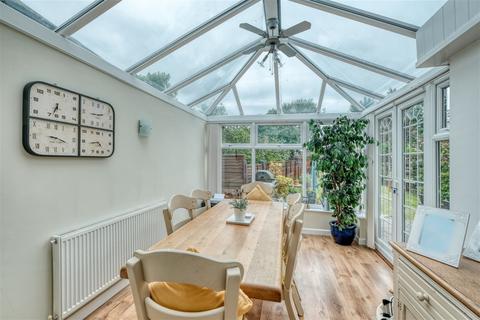 151 Castle Lane, Solihull, B92 8RW