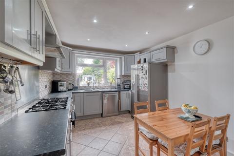151 Castle Lane, Solihull, B92 8RW