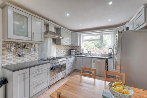 151 Castle Lane, Solihull, B92 8RW