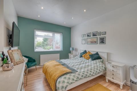 151 Castle Lane, Solihull, B92 8RW