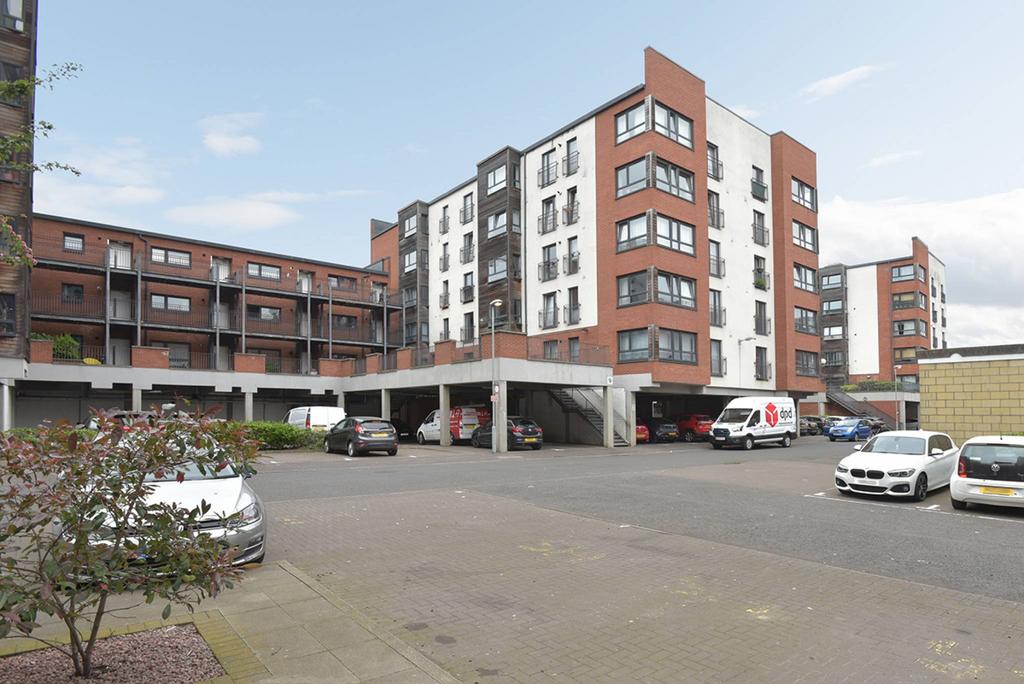 Flat 35, 9 Salamander Court, Leith, Edinburgh, EH6 7JP 2 bed flat £220,000 Flat 35, 9 Salamander Court, Leith, Edinburgh, EH6 7JP 2 bed flat £220,000