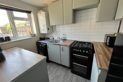 21 Angus Close, Chessington, KT9 2BW