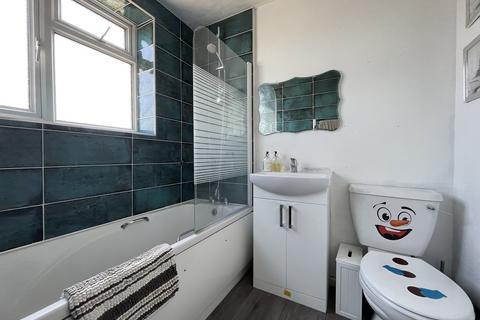 21 Angus Close, Chessington, KT9 2BW
