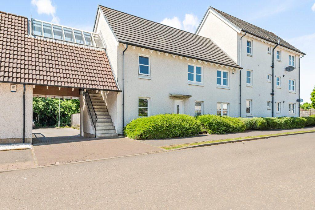 107 Hillside Grove, Bo’ness, EH51 9RL 2 bed apartment £750 pcm (£173 pw)