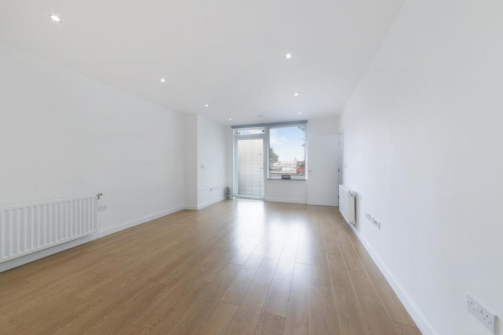 Shackleton Way, Beckton, London E16 2 bed duplex £495,000