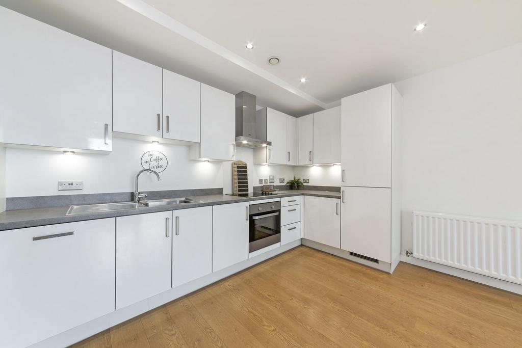 Shackleton Way, Beckton, London E16 2 bed duplex £495,000