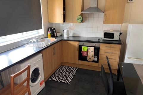 undefined, 2 Bed Flat – Oakash Court, Crescent Nuthall, Nottingham, NG16 1FW. £850 PCM.