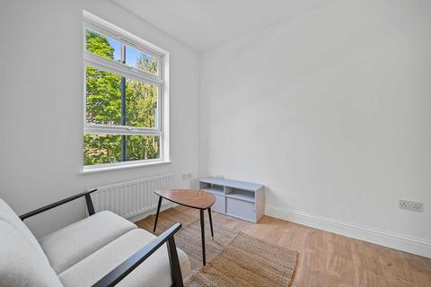 1 bedroom flat to rent, Lillie Road, Fulham, London SW6 7PA