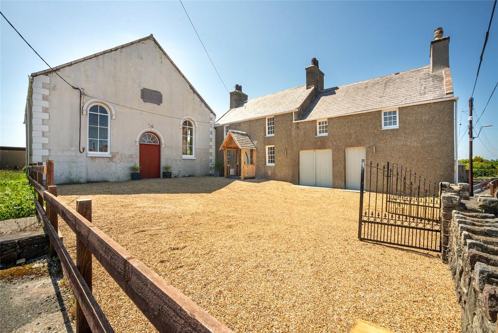 Caergeiliog, Holyhead, Isle of Anglesey, LL65 3 bed detached house for