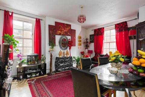 2 bedroom flat for sale, Devons Road, London