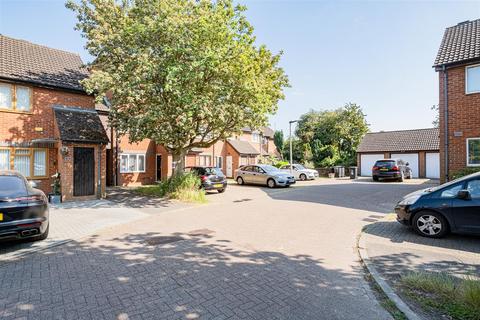 20 Campion Close, Denham, Uxbridge, UB9 5BX