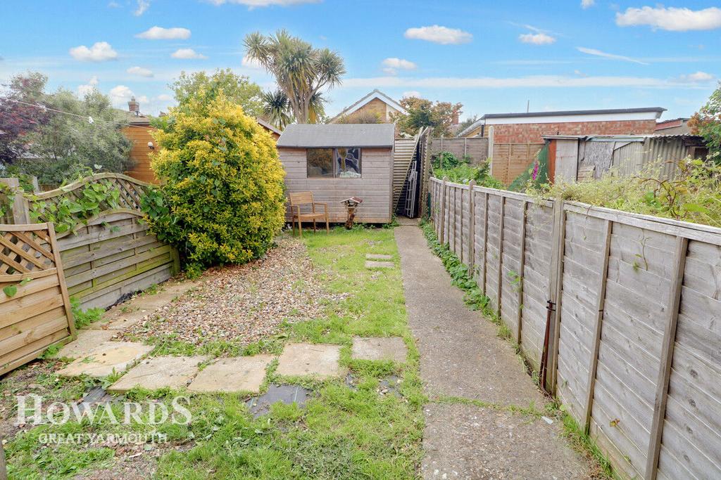 Jubilee Terrace, CaisteronSea 3 bed terraced house £150,000