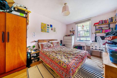 51 Wivenhoe Close, London, SE15 3QJ