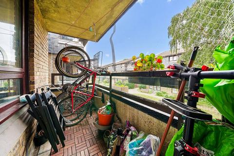 51 Wivenhoe Close, London, SE15 3QJ