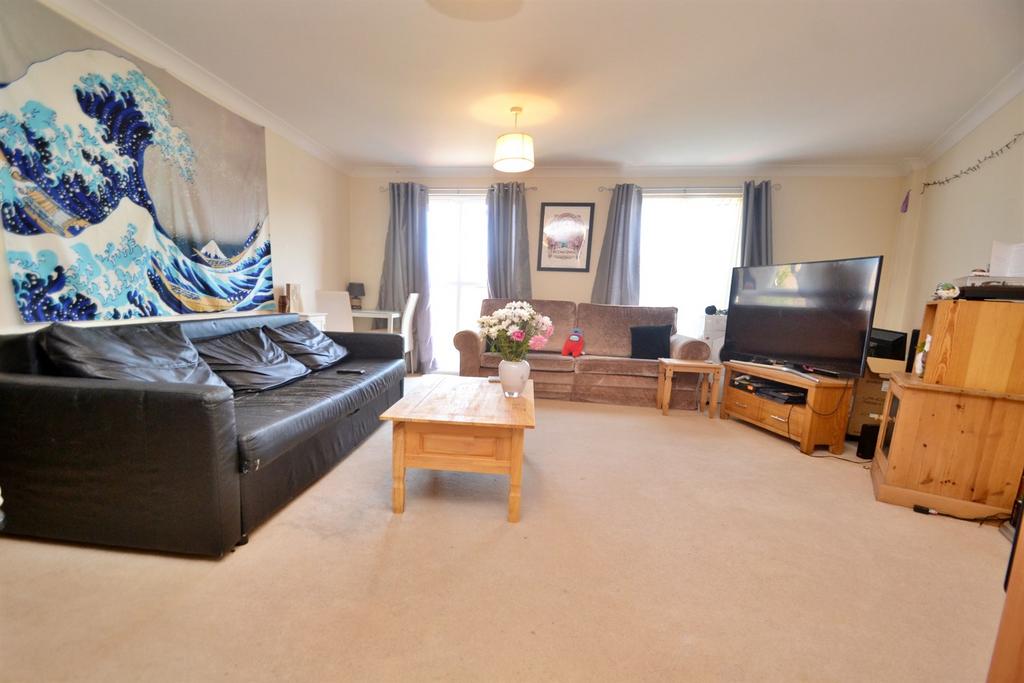 Poole 2 bed flat for sale £230,000