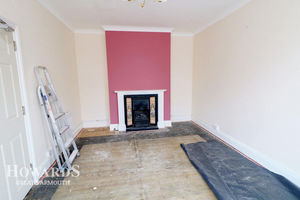 North Denes Road, Great Yarmouth 6 bed terraced house for sale £180,000