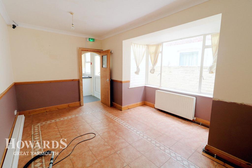 North Denes Road, Great Yarmouth 6 bed terraced house for sale £160,000