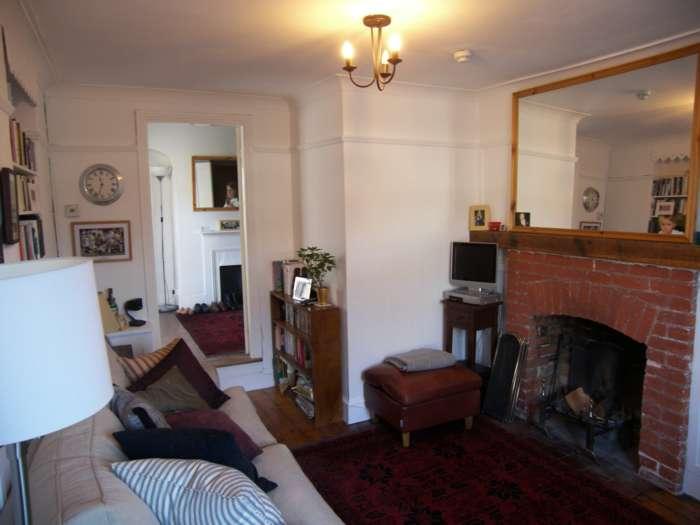 The Old Manor House, Thames Ditton KT7 2 bed flat £1,450 pcm (£335 pw)