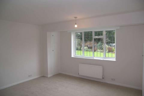 2 bedroom flat to rent, Ditton Close, Thames Ditton KT7