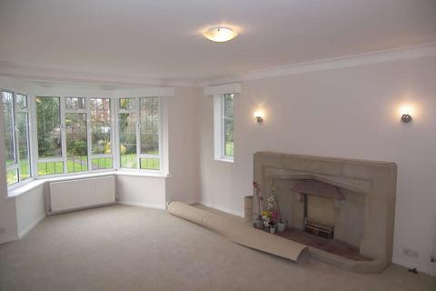 2 bedroom flat to rent, Ditton Close, Thames Ditton KT7