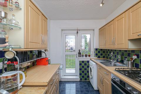Flat 2/2, 12 Glenkirk Drive, Glasgow, G15 6DH