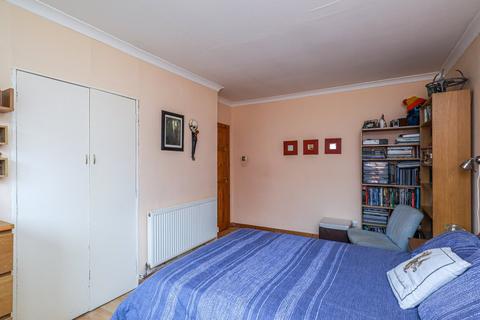 Flat 2/2, 12 Glenkirk Drive, Glasgow, G15 6DH