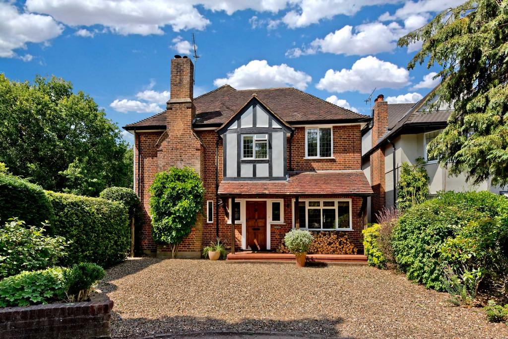 Newlands Avenue, Thames Ditton KT7 4 bed detached house £1,650,000