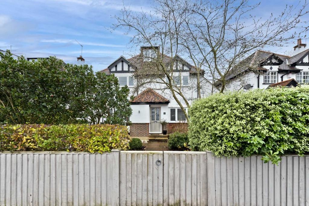 Riversdale Road, Thames Ditton KT7 4 bed detached house £1,450,000