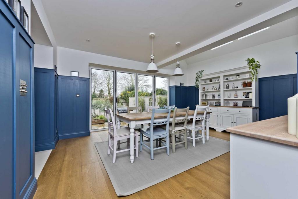 Riversdale Road, Thames Ditton KT7 4 bed detached house £1,450,000