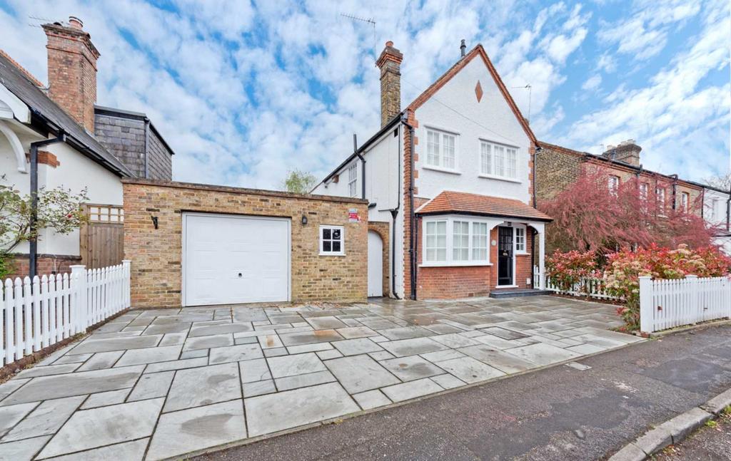 Thorkhill Road, Thames Ditton KT7 3 bed detached house £1,500,000