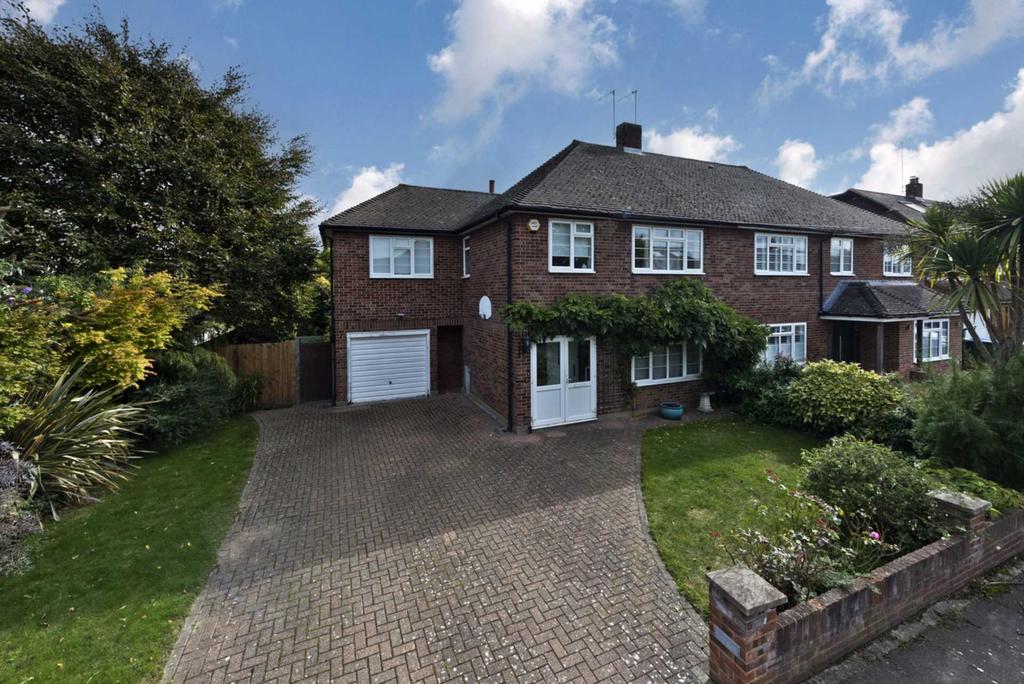 Sterry Drive, Thames Ditton KT7 4 bed semidetached house to rent £