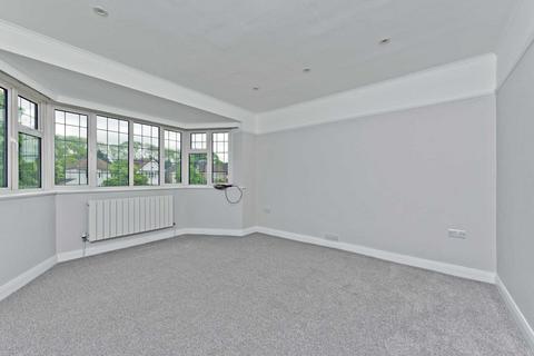 2 bedroom apartment for sale, Lyndale, Thames Ditton KT7
