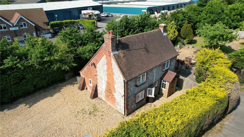 Arundel Road, Poling, Arundel, West Sussex 2 bed detached house for