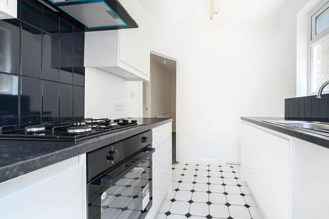 2 bedroom apartment to rent, Connaught Road,  Barnet,  EN5