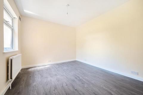 2 bedroom apartment to rent, Connaught Road,  Barnet,  EN5