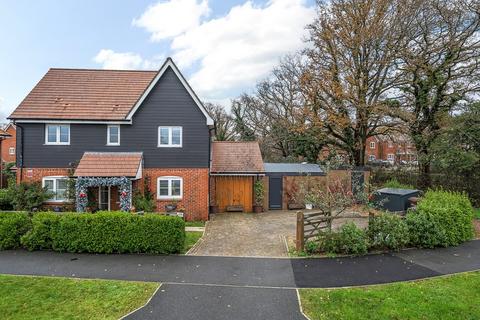 3 bedroom detached house for sale, Morgan Drive, Cranleigh, GU6